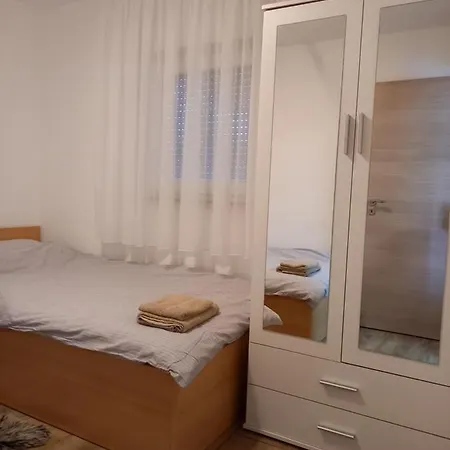 Palm Tree 1 Apartment Nin