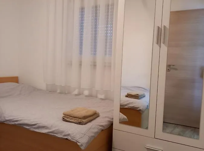 Palm Tree 1 דירה נין