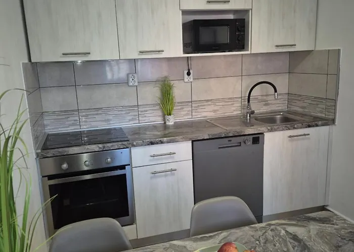 Apartment Palm Tree 1 Nin