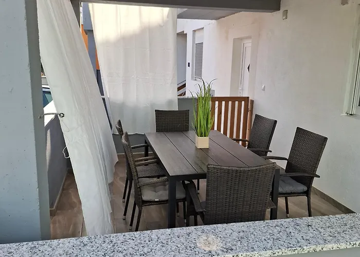 Palm Tree 1 * נין